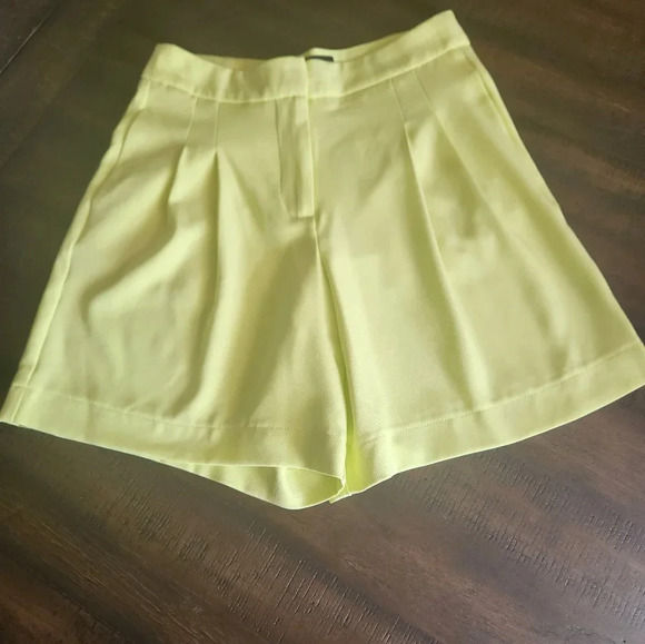 NWT Vera Moda Limeade Summer Pleat Shorts Sz 2 - Picture 3 of 12